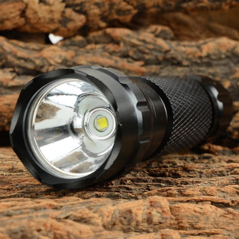 Rechargeable High-power Long-range Flashlight